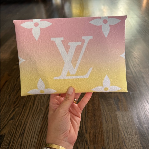 Louis Vuitton By The Pool Kirigami Large - Picture 12 of 12